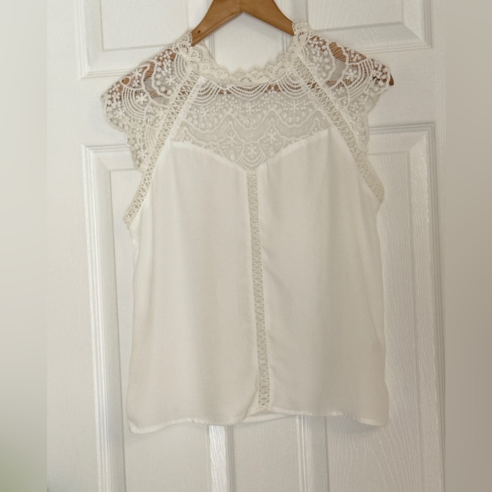 Size small Elegant White Lace Women's Top